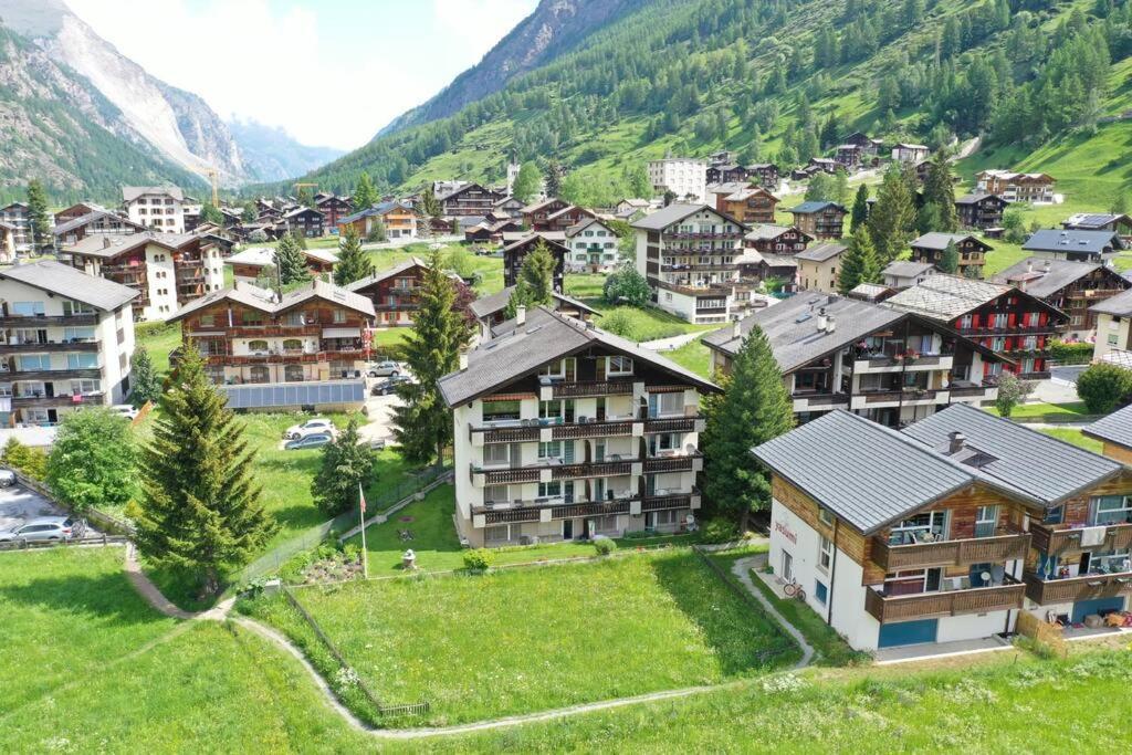 Panorama Apartment For 2 Near Zermatt With Parking! Täsch Kültér fotó