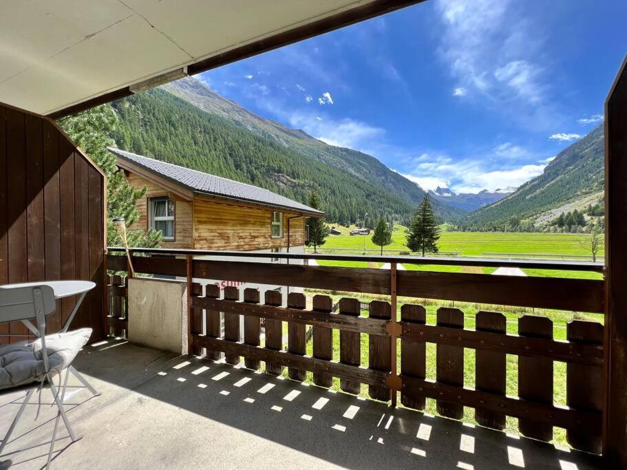 Panorama Apartment For 2 Near Zermatt With Parking! Täsch Kültér fotó
